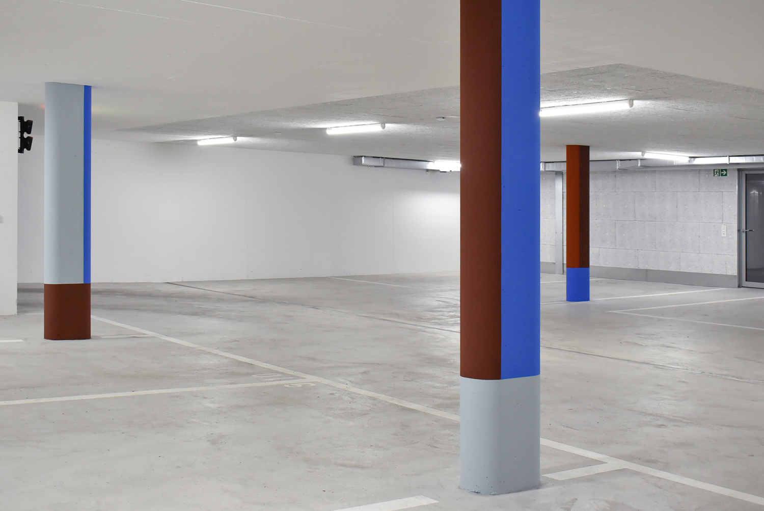 Farbfelder in der Tiefgarage